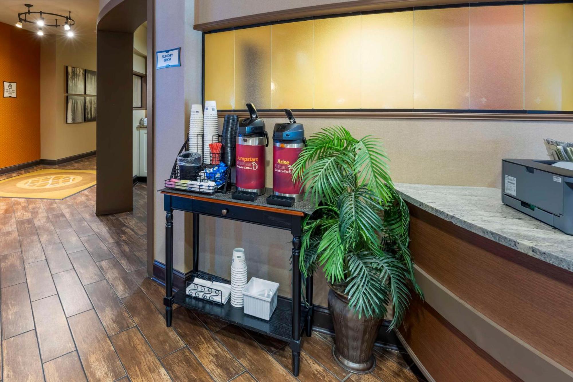 Best Western Plus Tupelo Inn & Suites Экстерьер фото