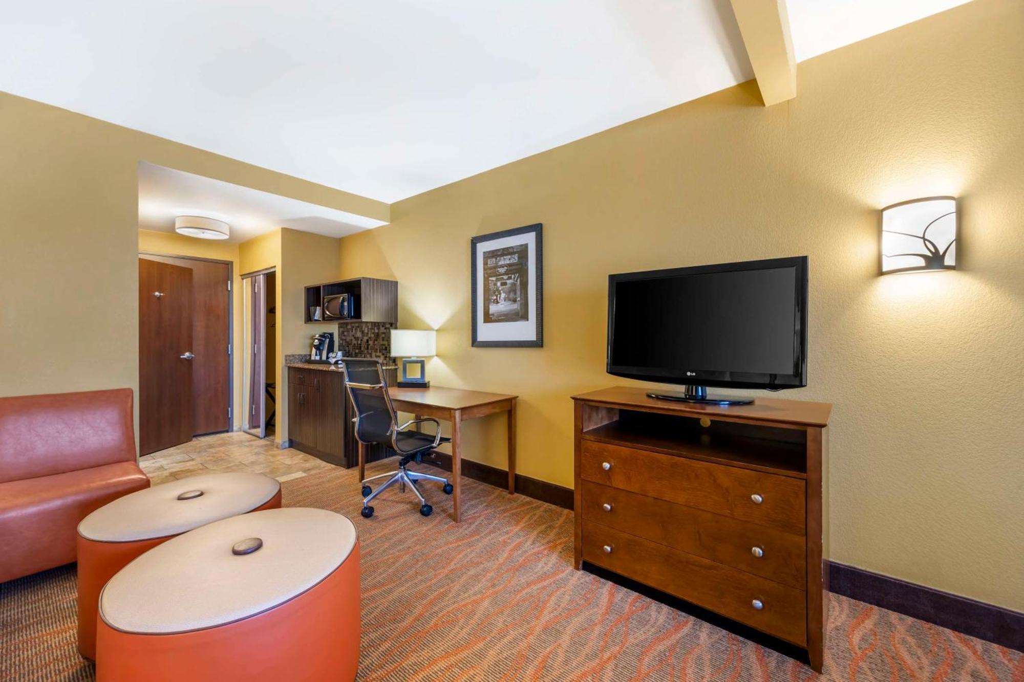 Best Western Plus Tupelo Inn & Suites Экстерьер фото