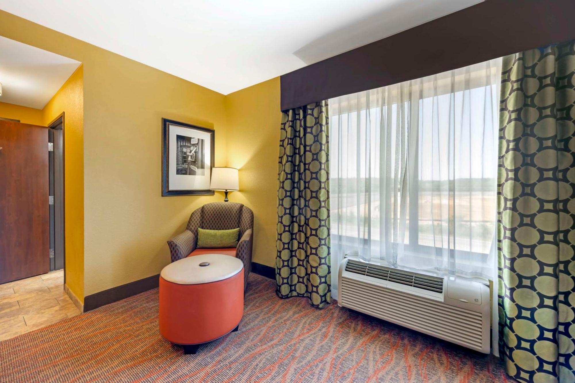 Best Western Plus Tupelo Inn & Suites Экстерьер фото